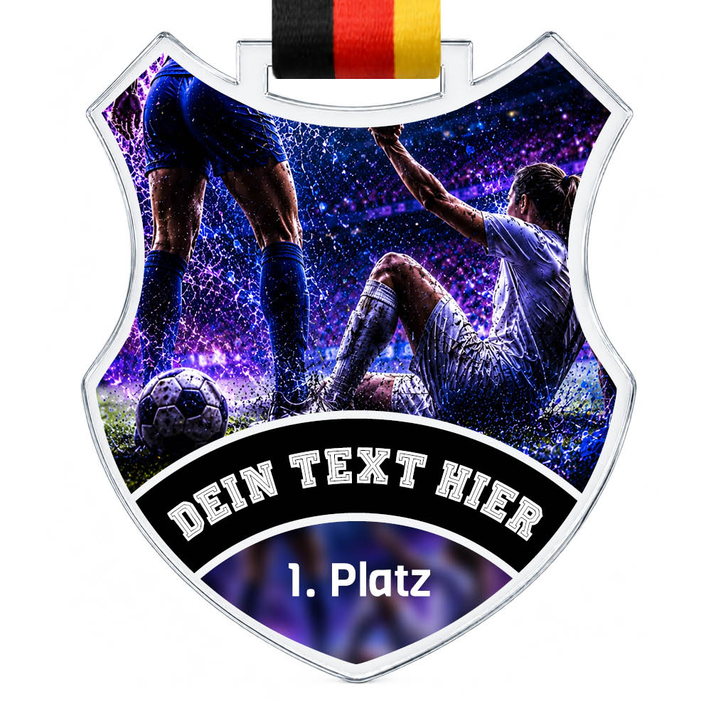 Wappen-Medaille: Fußballspielerin hilft einer Mitspielerin auf