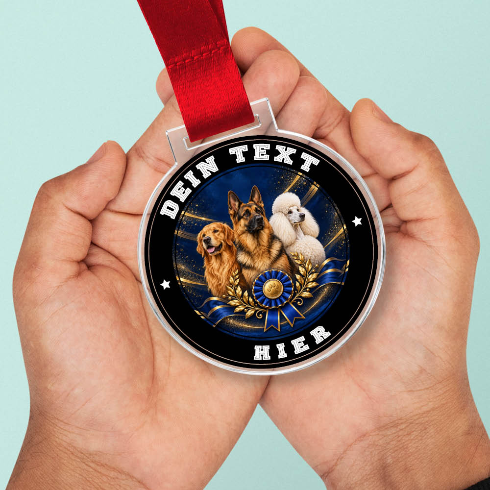 Signature Medaille Hundeausstellungen in Händen als Größenvergleich